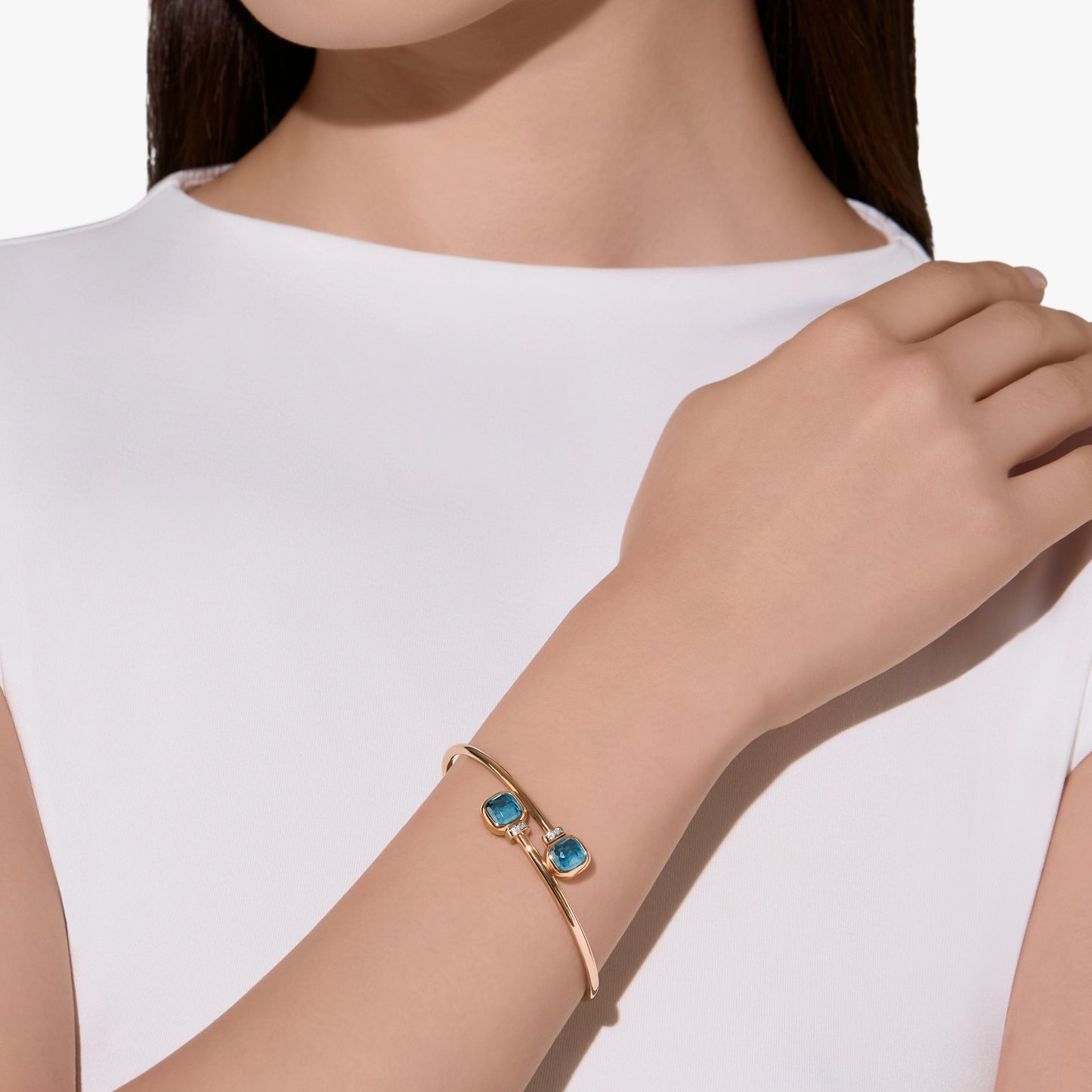 Pomellato Nudo Mini Bangle London Blue Topaz And Diamond Ends Wrap