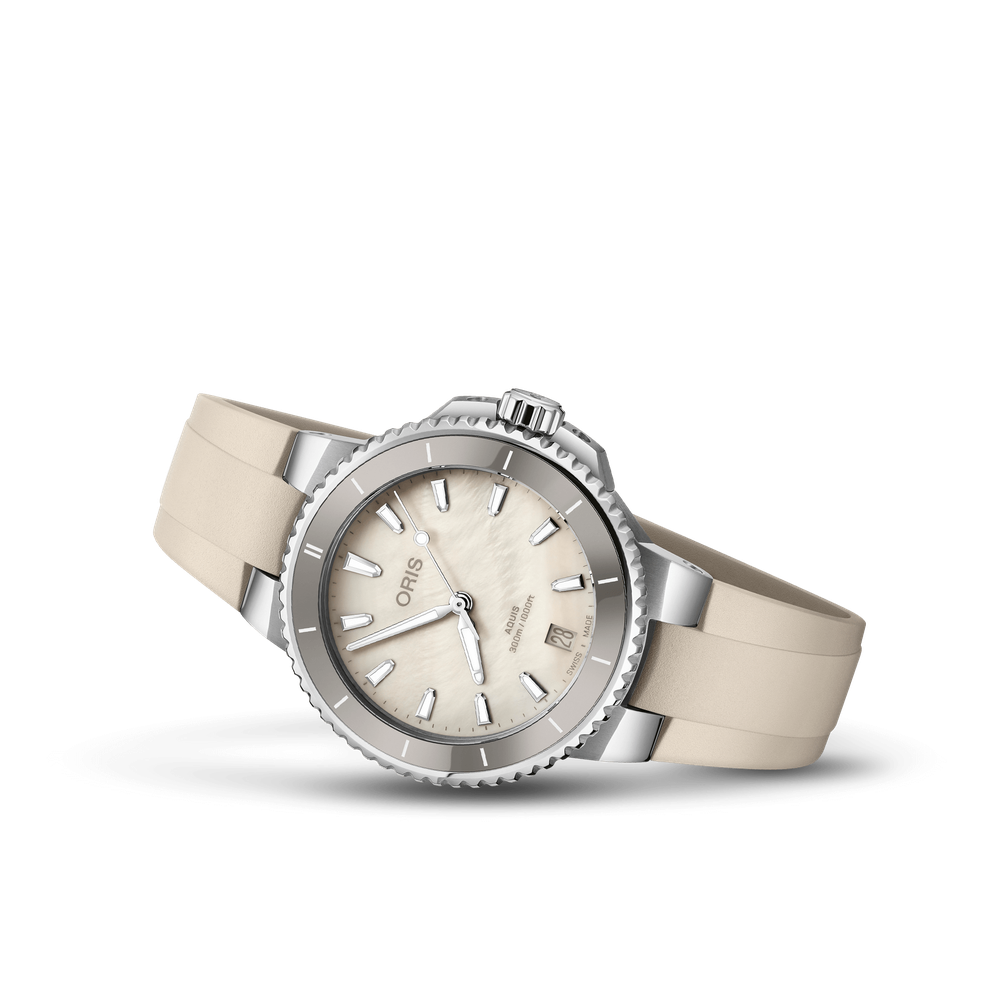 Aquis Date 36.5mm White Dial - White Caoutchouc Strap