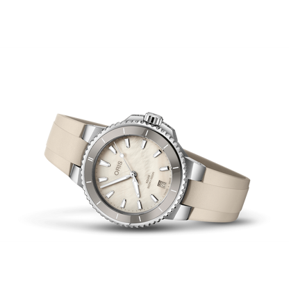 Aquis Date 36.5mm White Dial - White Caoutchouc Strap