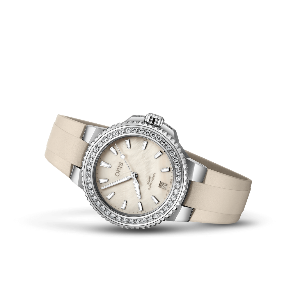 Aquis Date Diamonds 36.5mm Beige Dial Diamond Top Ring Caoutchouc Strap