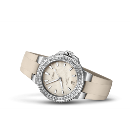 Aquis Date Diamonds 36.5mm Beige Dial Diamond Top Ring Caoutchouc Strap