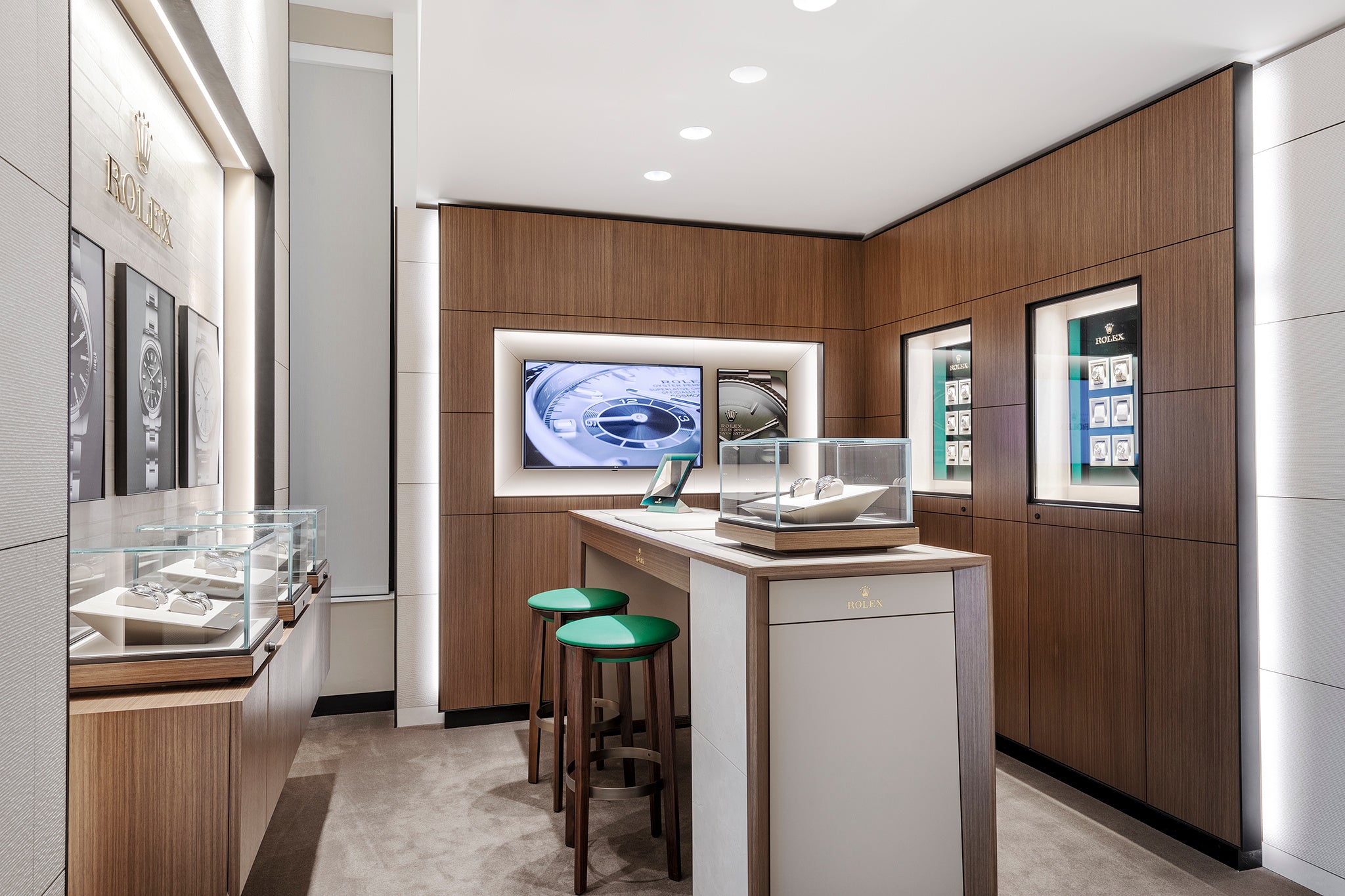Discover our luxury Rolex showroom - Lenox Jewelers