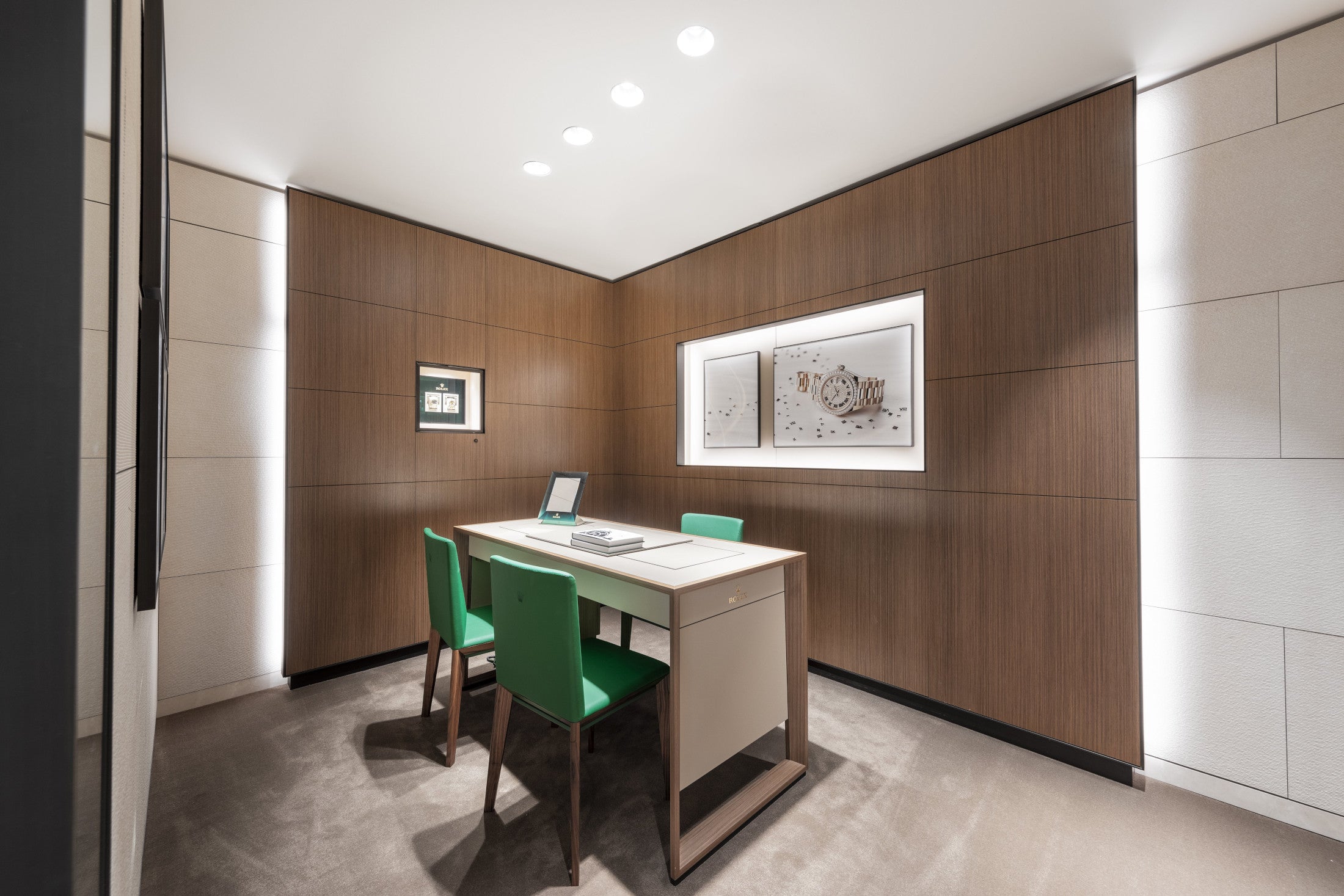 Explore the Rolex history - Lenox Jewelers