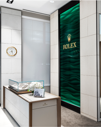 Discover our luxury Rolex showroom - Lenox Jewelers