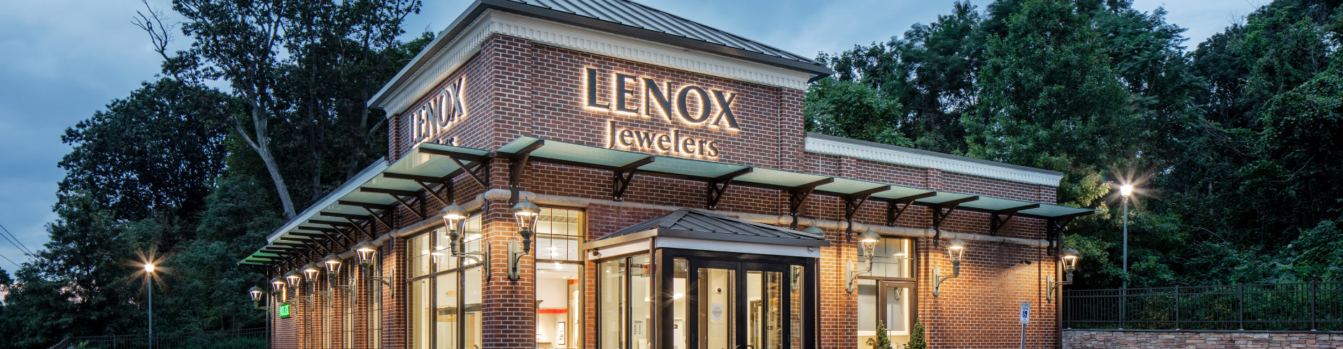 Explore the Rolex history - Lenox Jewelers